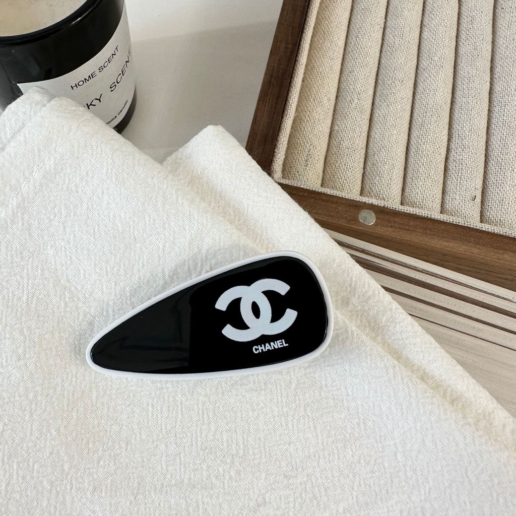 Ins net red Kẹp Tóc Mỏ Vịt Viền Hình Chữ love Đính Kim Cương Màu Đen Nhấp Nháy retro Cao Cấp Thời Trang