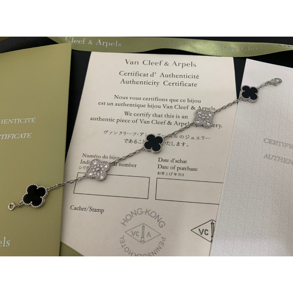 Vòng Tay Cỏ Bốn Lá Màu Đen Thời Trang