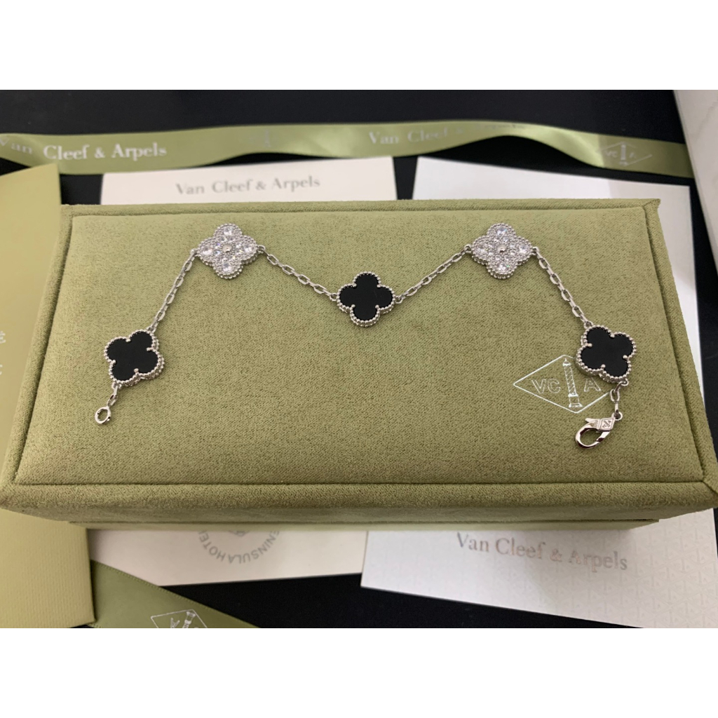 Vòng Tay Cỏ Bốn Lá Màu Đen Thời Trang