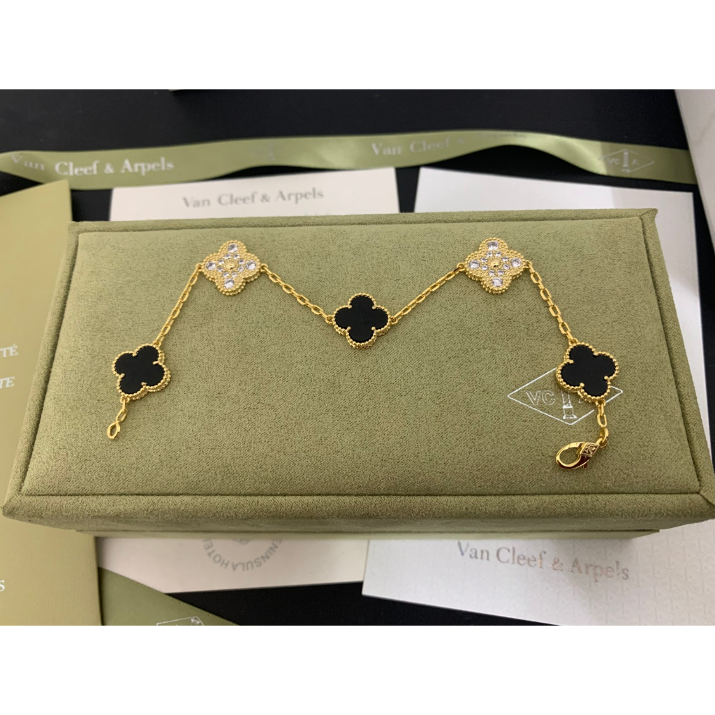 Vòng Tay Cỏ Bốn Lá Màu Đen Thời Trang