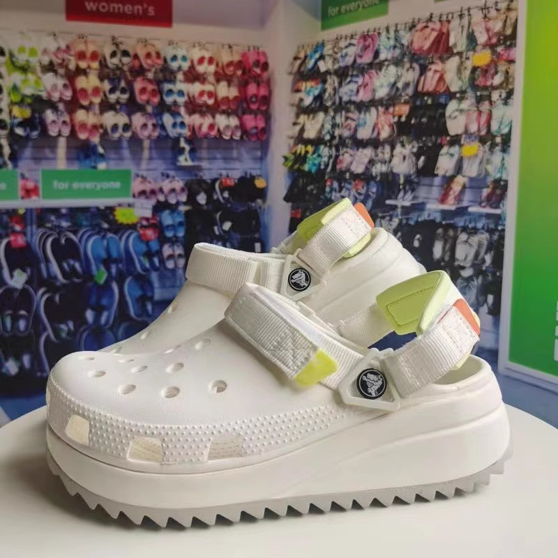 Crocs Giày Xăng Đan Đi Biển Đế Dày Đục Lỗ Thiết Kế Trẻ Trung Cho Nam Và Nữ 206772