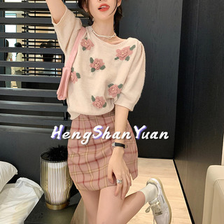 Bộ đồ HENG SHAN YUAN gồm áo dệt kim tay phồng in hoa phối chân váy lửng caro kiểu Hàn Quốc thời trang mùa xuân cho nữ
