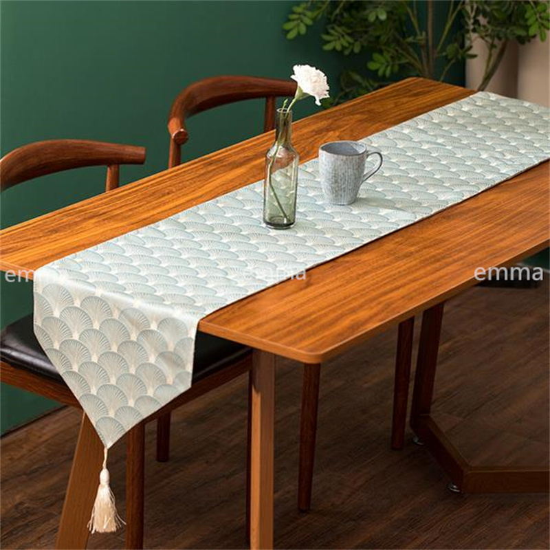 Khăn Trải Bàn Bằng Vải Satin Phối Tua Rua Sang Trọng