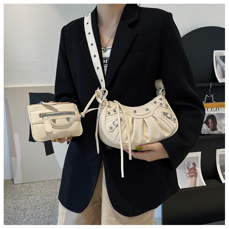 Túi Đeo Vai Đính Đinh Tán Phong Cách Âu Mỹ Retro Mẫu Mới 2022