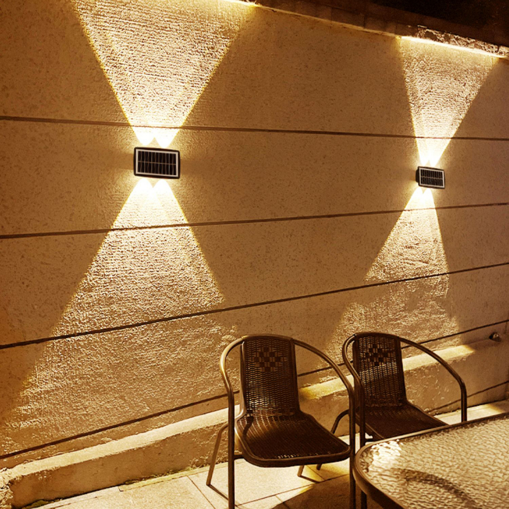 Đèn Led 4 Bóng Năng Lượng Mặt Trời Chống Thấm Nước Trang Trí Sân Vườn