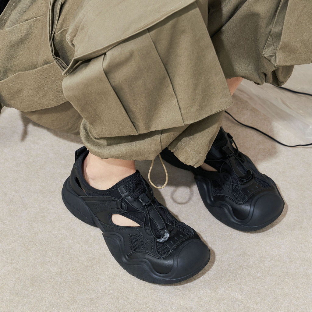 Giày Sandal Thể Thao Mùa Hè 2023 Đế Phẳng Đục Lỗ Thoáng Khí Dễ Thương Cho Nữ