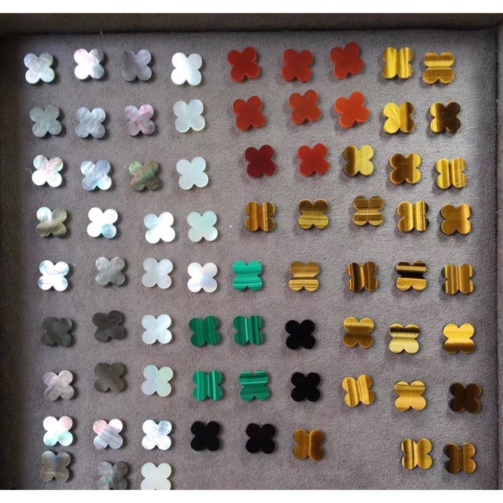 Vòng Tay Cỏ Bốn Lá Đính Kim Cương 15mm Màu Đen / Xám 19CM