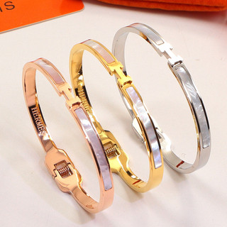 Vòng tay vỏ sò ba chiều bằng thép titan mạ vàng hồng 18k