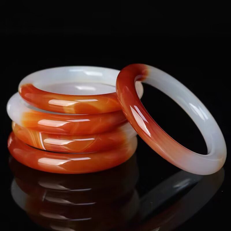 Vòng tay mã não tự nhiên 54-70mm trắng đỏ vàng ba màu vòng đeo tay thời trang của phụ nữ dải tròn thời trang boutique còn hàng