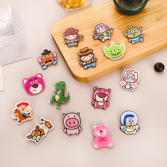 Móc Khóa Acrylic Hình Gấu Dâu Tây Hoạt Hình Dễ Thương