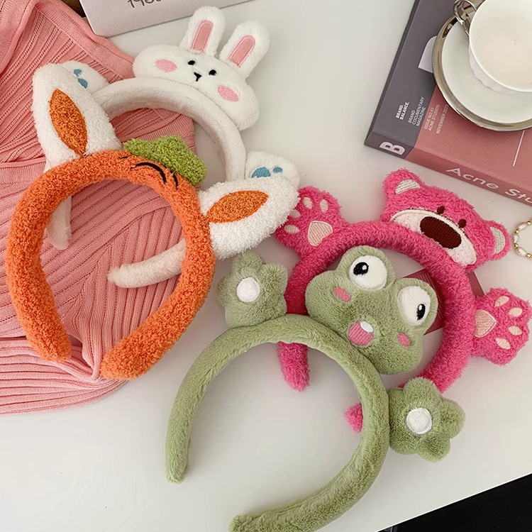 Băng Đô Cài Tóc Hình Gấu / Thỏ / Dâu Tây Bằng Lông Nhung Dễ Thương Xinh Xắn