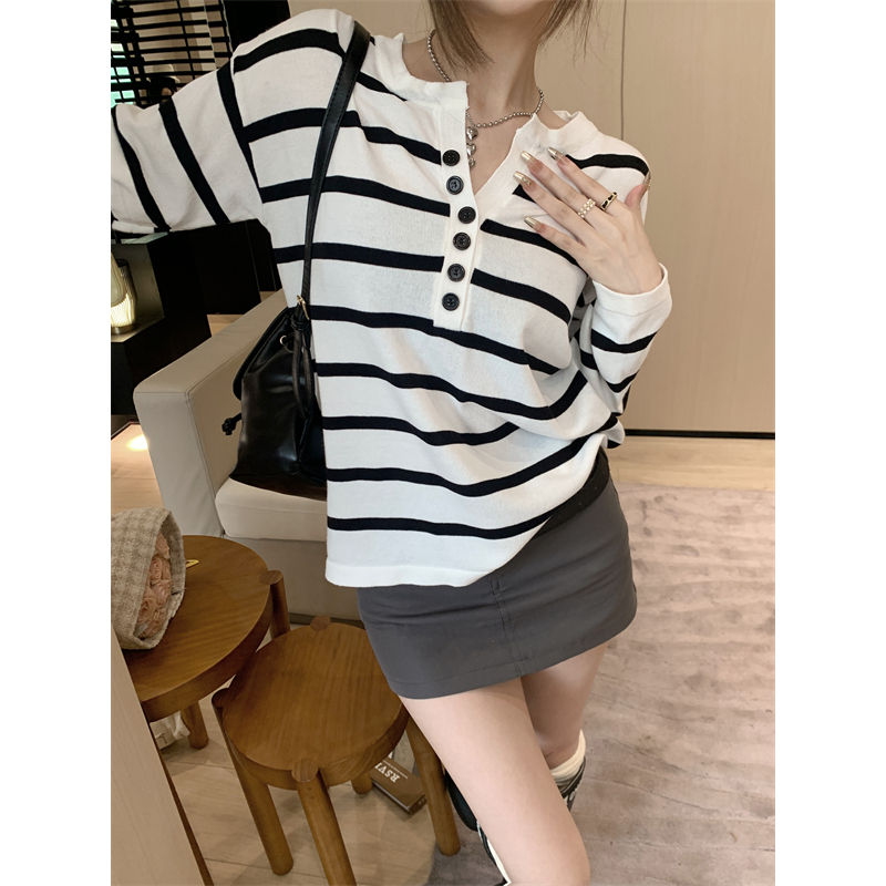 Áo Thun Nữ Dài Tay Cổ Chữ V Sọc Ngang Thời Trang