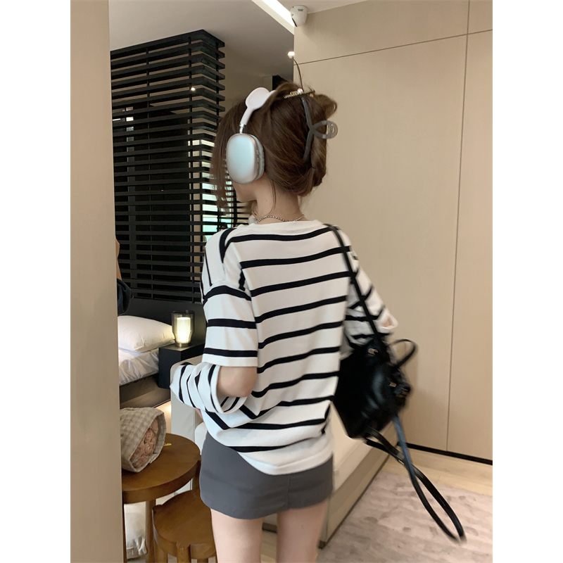 Áo Thun Nữ Dài Tay Cổ Chữ V Sọc Ngang Thời Trang