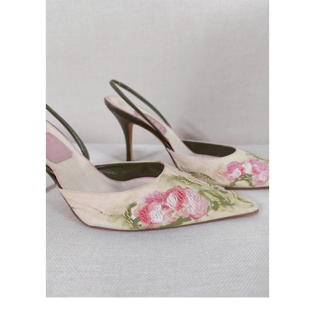 Giày Cao Gót Mũi Nhọn Thêu Họa Tiết Phong Cách Retro