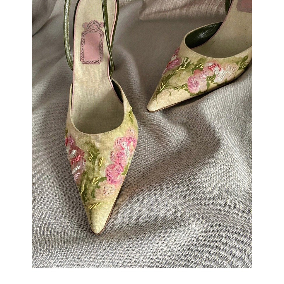 Giày Cao Gót Mũi Nhọn Thêu Họa Tiết Phong Cách Retro