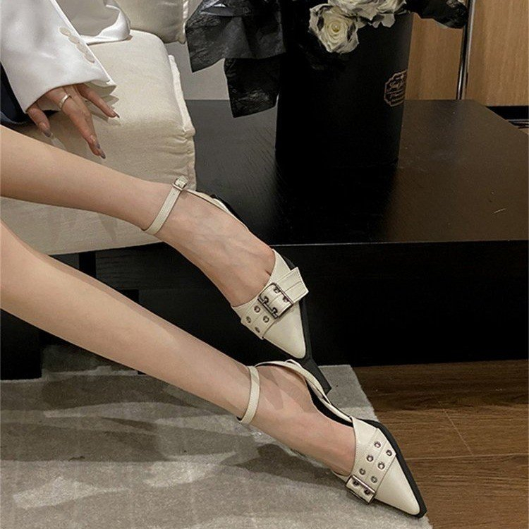 Giày Sandal Đế Thấp Mũi Nhọn Đính Đinh Tán Thời Trang Cho Nữ