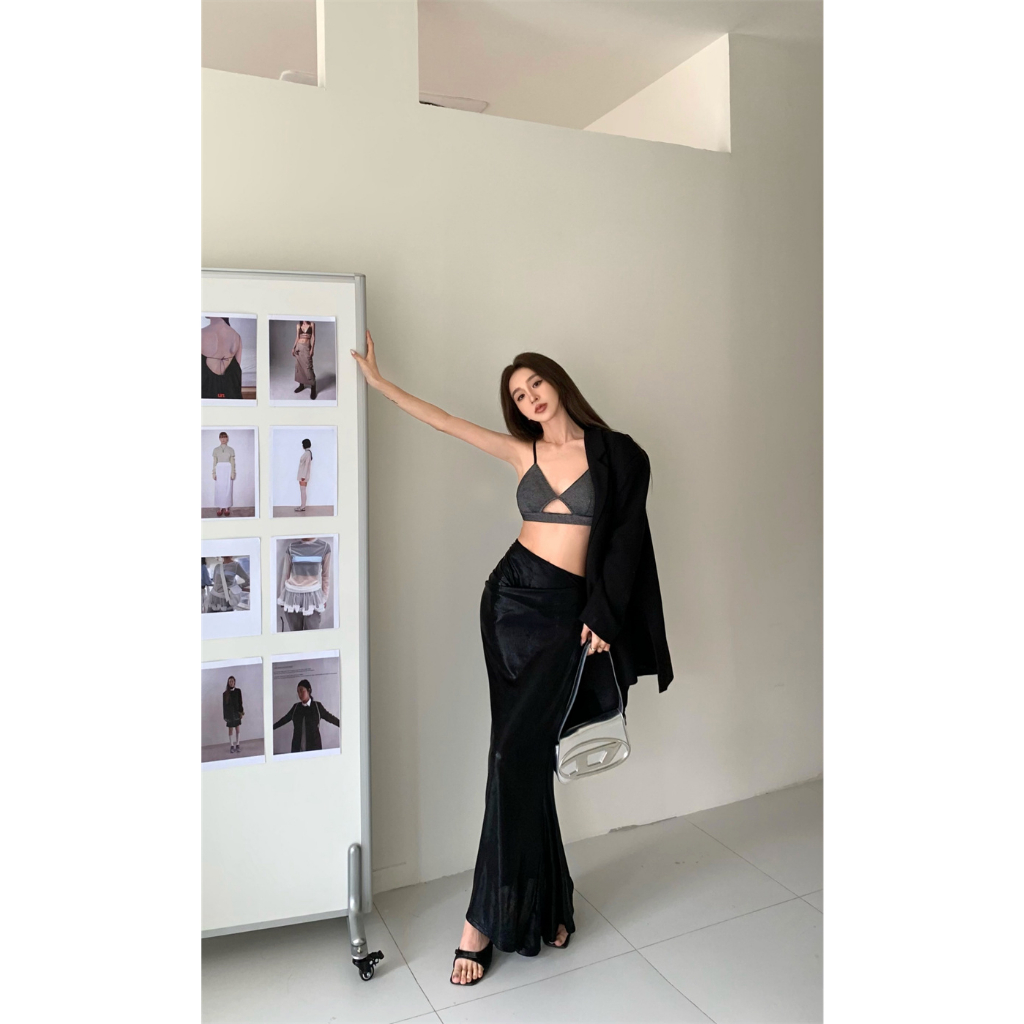 Chân Váy Bạc Đính Kim Sa Thiết Kế Lệch Tà Độc Đáo