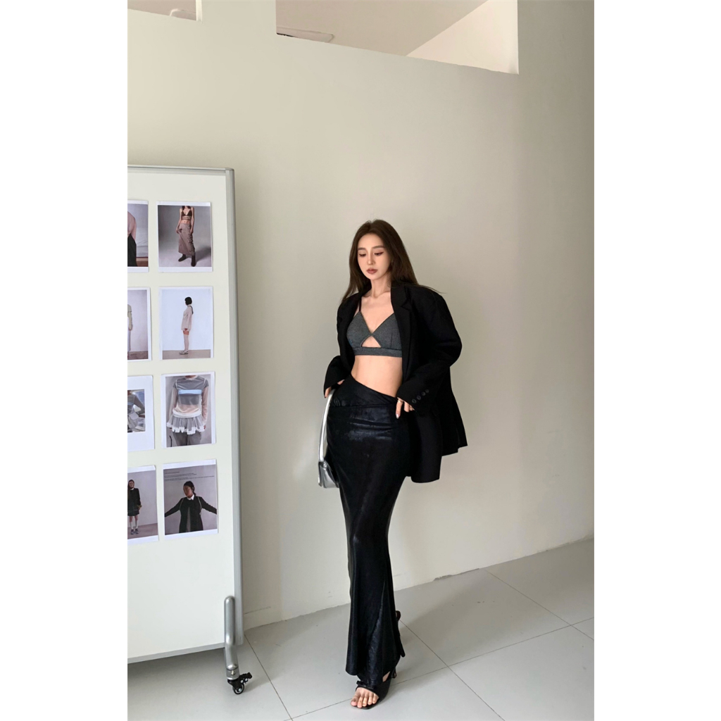 Chân Váy Bạc Đính Kim Sa Thiết Kế Lệch Tà Độc Đáo