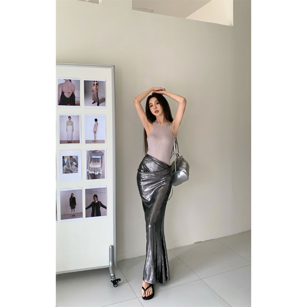 Chân Váy Bạc Đính Kim Sa Thiết Kế Lệch Tà Độc Đáo