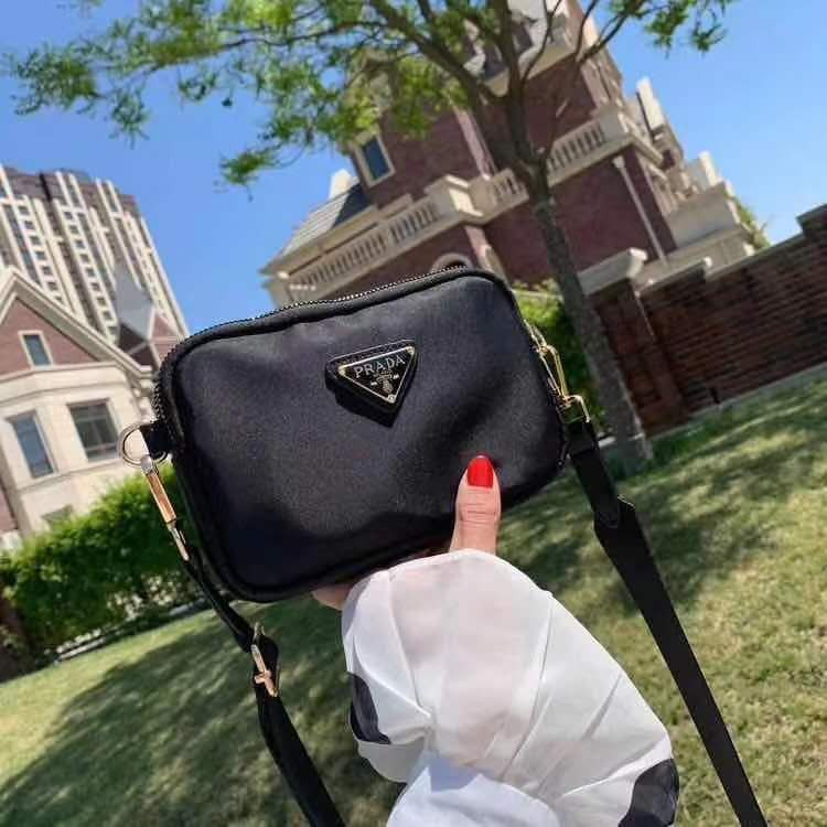 PRADA Túi Đeo Chéo Mini Vải Oxford Ni Lông Đựng Máy Ảnh Thiết Kế Mới Cho Nữ