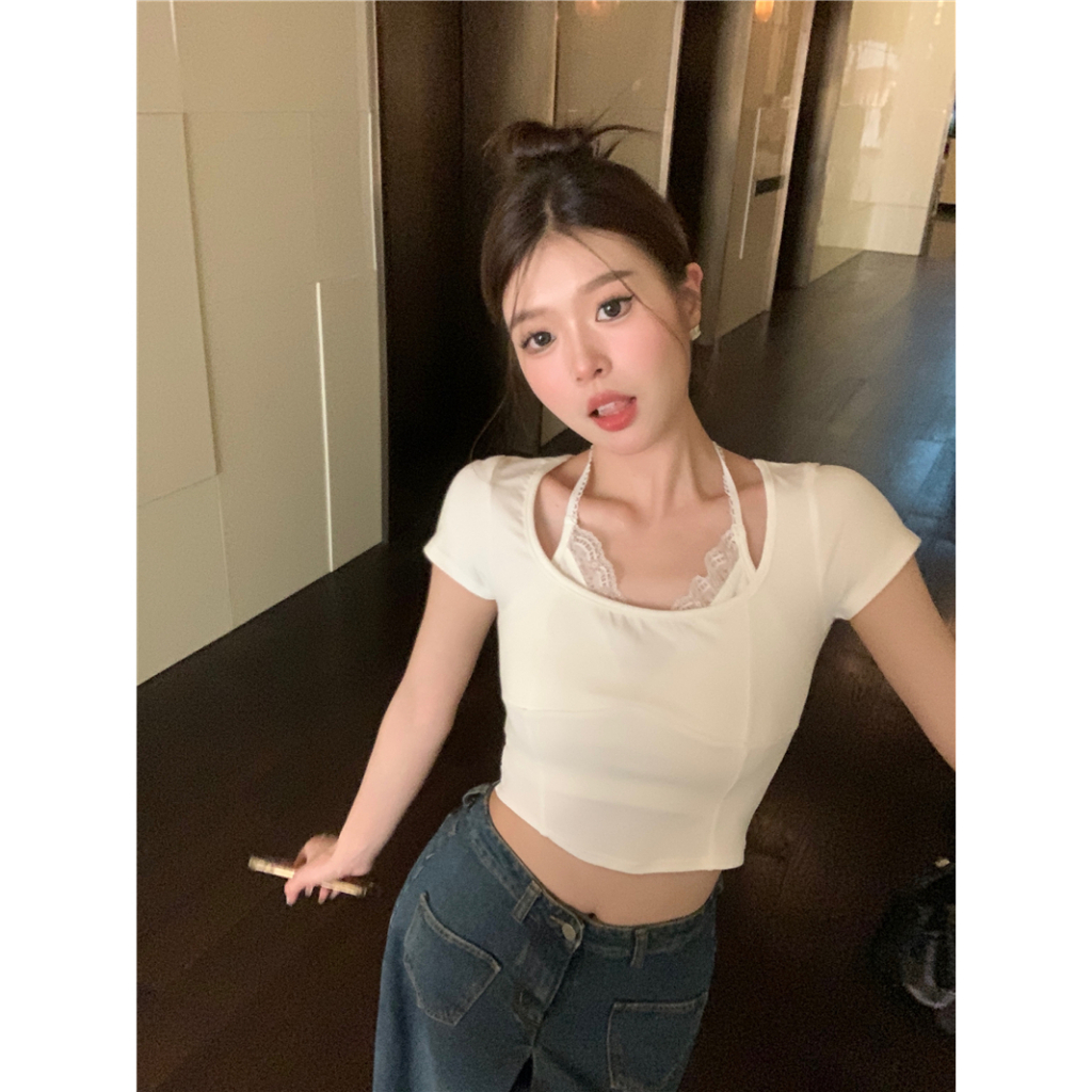 Lalisas Áo Croptop Tay Ngắn Dáng Ôm Cổ Yếm Phối Ren Thời Trang Quyến Rũ Cho Nữ