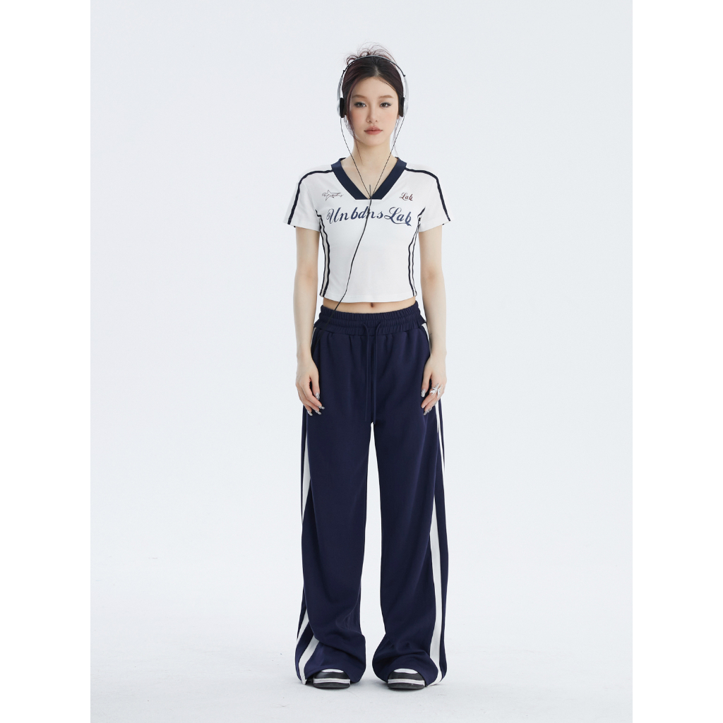 Áo Thun Nữ Ngắn Tay Cổ Chữ V Thời Trang