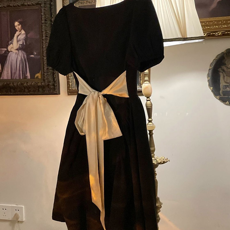 Đầm Đen Tay Phồng Hở Lưng Thắt Nơ Phong Cách Pháp Thời Trang Mùa Hè Cho Nữ