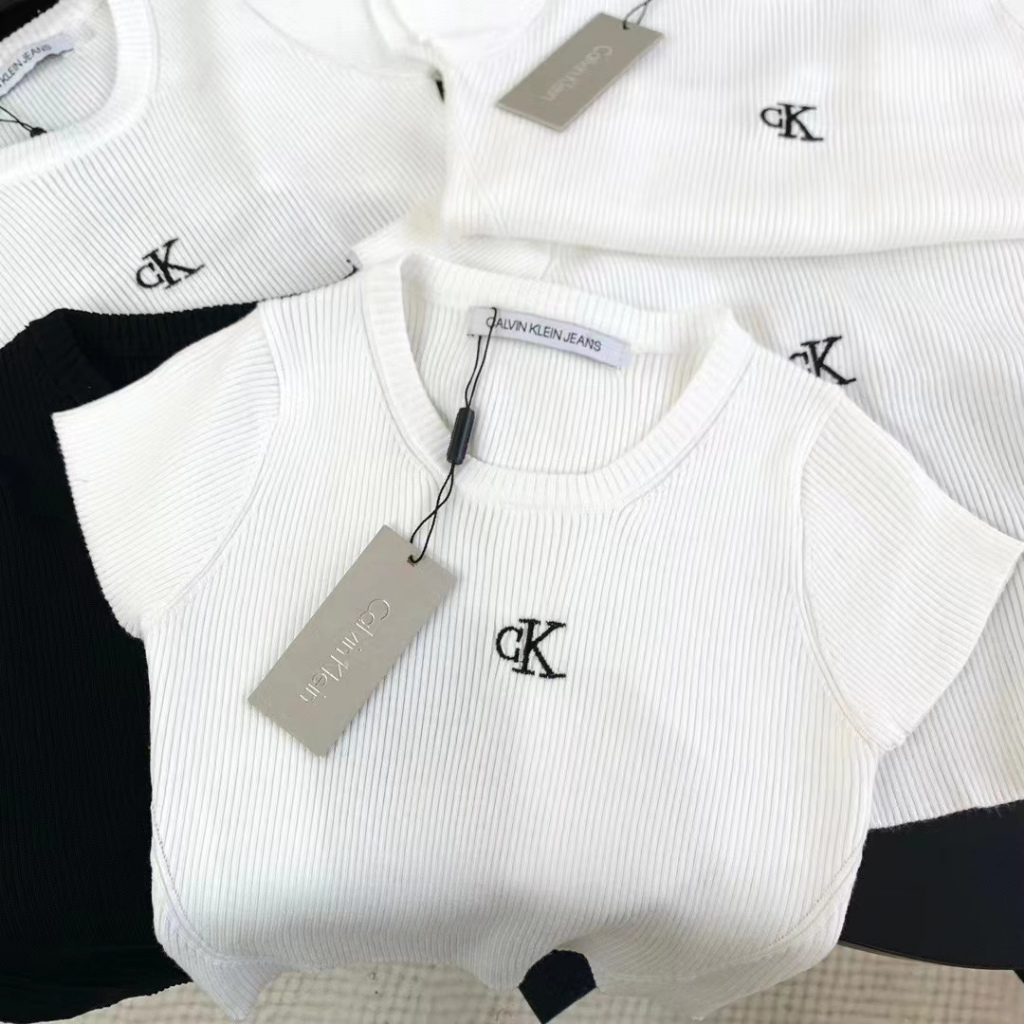 CK Áo Thun Dệt Kim Ngắn Tay Ôm Dáng Thêu Chữ Thời Trang Cho Nữ