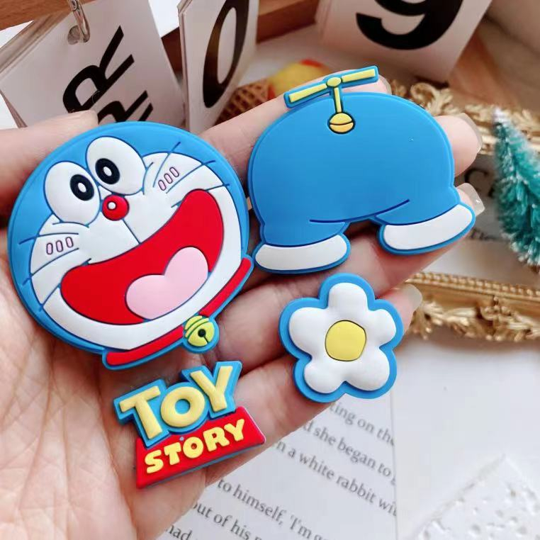 Set 5 Phụ Kiện Trang Trí Giày Hình Mèo Máy Doraemon Xinh Xắn