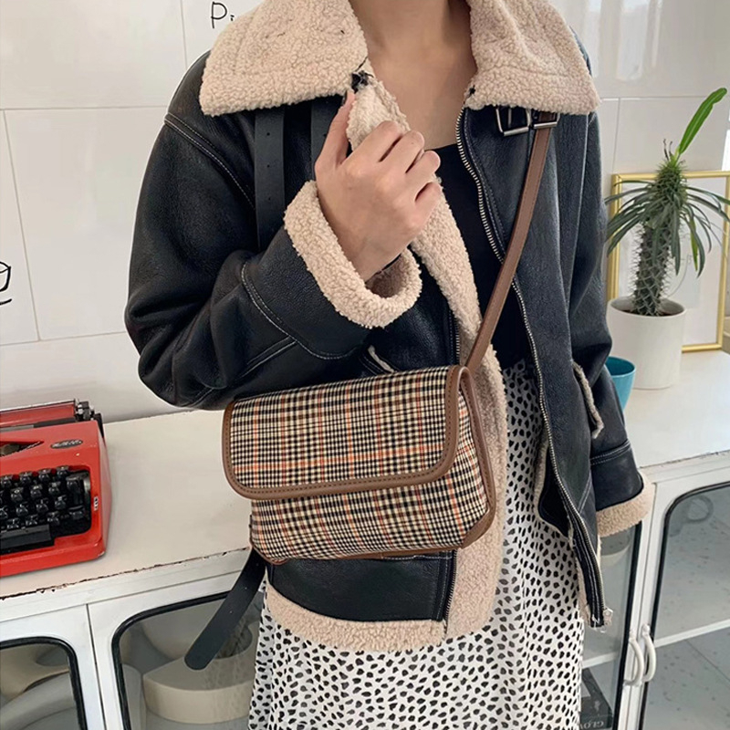 Túi Đeo Chéo Vai Kiểu Đơn Giản Thời Trang Sành Điệu Bắt Mắt