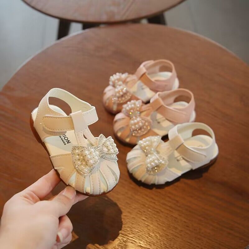 Giày Thời Trang Trẻ Em Đã Sẵn Sàng