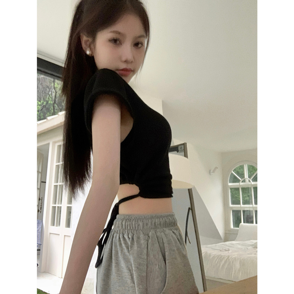 Yubuer ~ Áo Thun Ngắn Hở Eo Dáng Ôm In Chữ Cột Dây Phối Quần Short Đơn Giản Dễ Phối Đồ Cho Bạn Gái