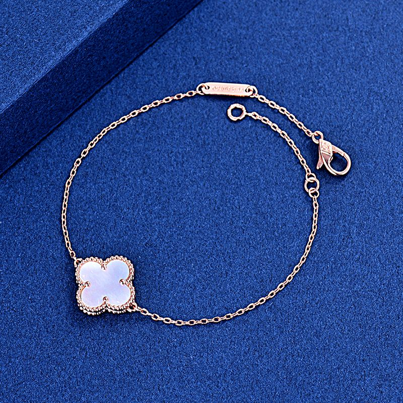 Vòng Tay Hình Cỏ Bốn Lá Phong Cách Đơn Giản Thời Trang Mới Cho Nữ