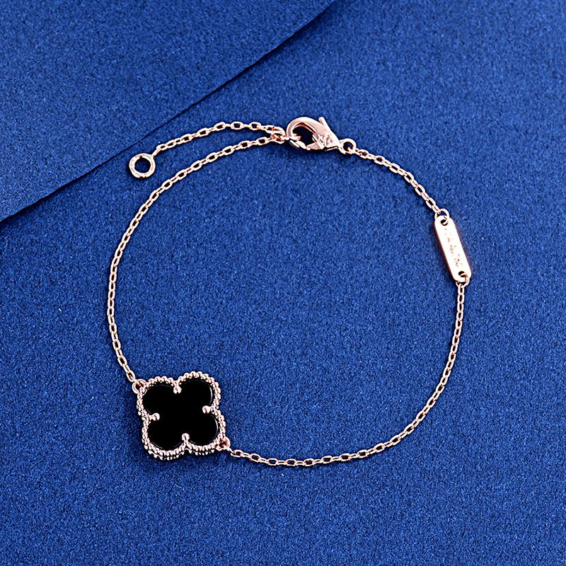 Vòng Tay Hình Cỏ Bốn Lá Phong Cách Đơn Giản Thời Trang Mới Cho Nữ