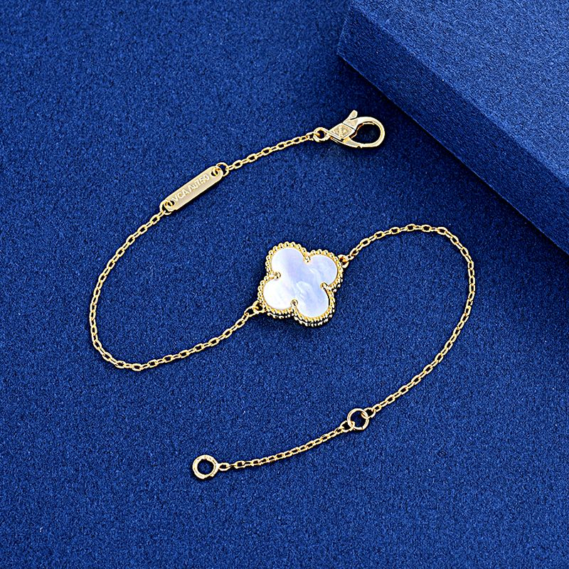 Vòng Tay Hình Cỏ Bốn Lá Phong Cách Đơn Giản Thời Trang Mới Cho Nữ