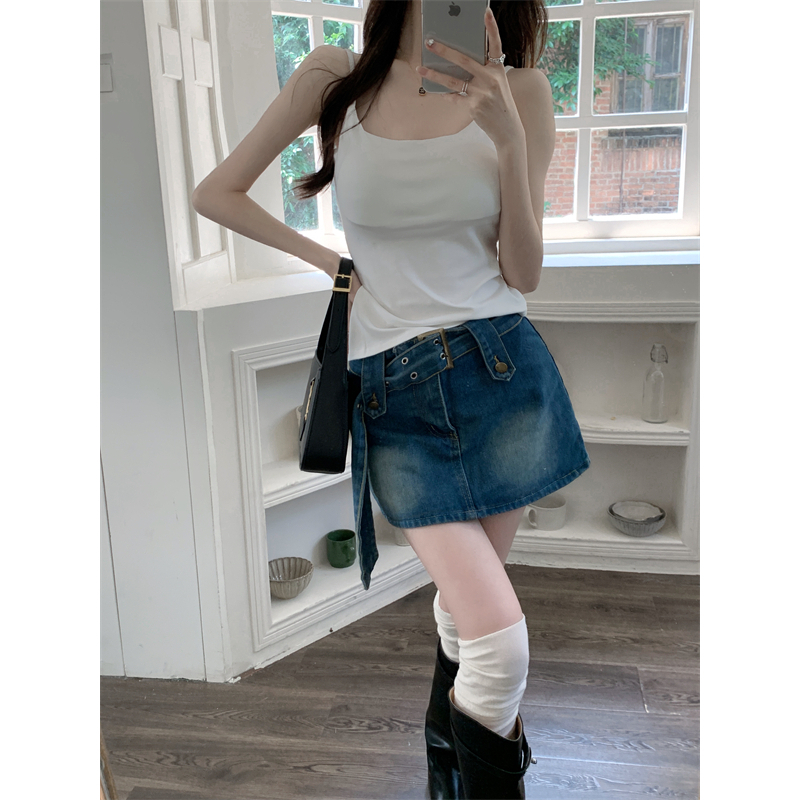 Lalisas Áo Hai Dây Dáng Ngắn Xẻ Tà Màu Trắng Quyến Rũ Cho Nữ