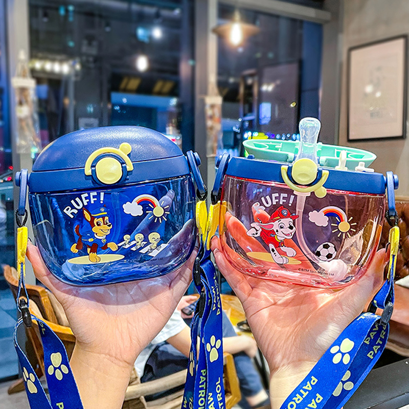 Bình nước nhựa họa tiết hoạt hình thiết kế có tay cầm tiện dụng cho bé PAW PATROL dành cho em bé