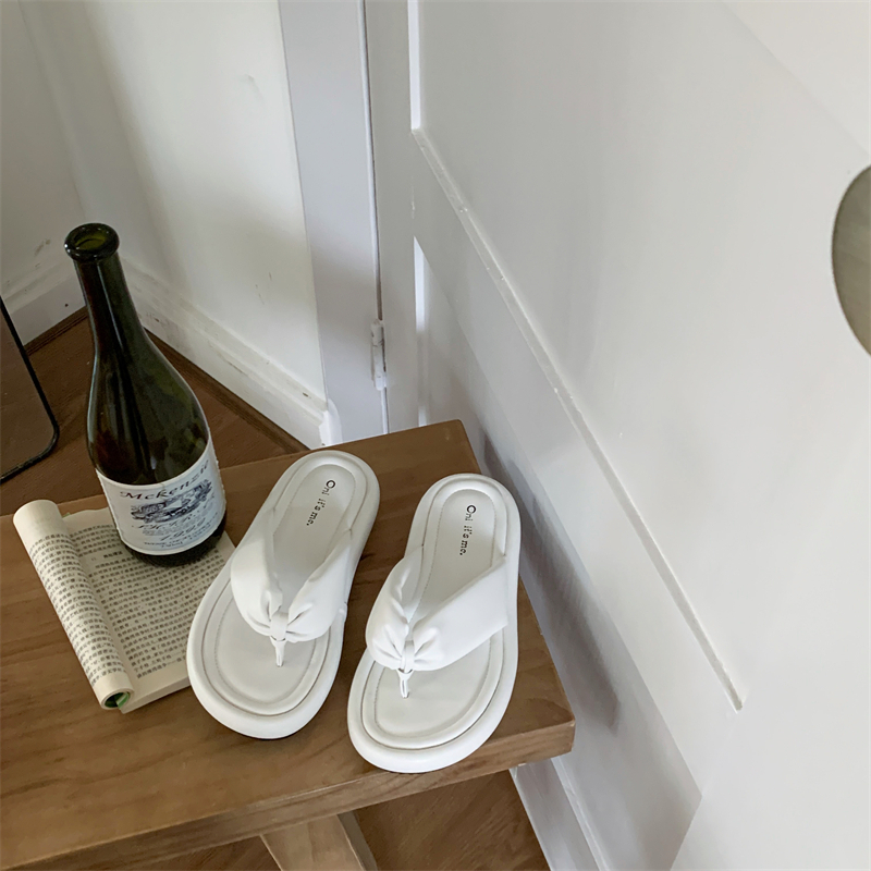 Dép Sandal Đế Dày Màu Vàng Nhạt Phong Cách Mới Dễ Phối Đồ Thời Trang Mùa Hè Cho Nữ