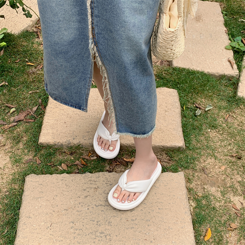 Dép Sandal Đế Dày Màu Vàng Nhạt Phong Cách Mới Dễ Phối Đồ Thời Trang Mùa Hè Cho Nữ