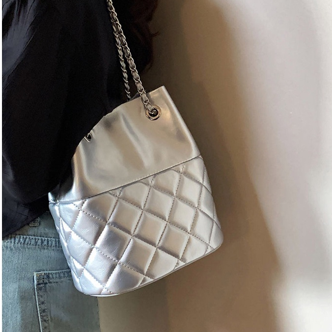 Túi Xách Bucket Đeo Vai Màu Bạc Phối Dây Xích Thời Trang Xuân Hè Chất Lượng Cao Phong Cách Mới