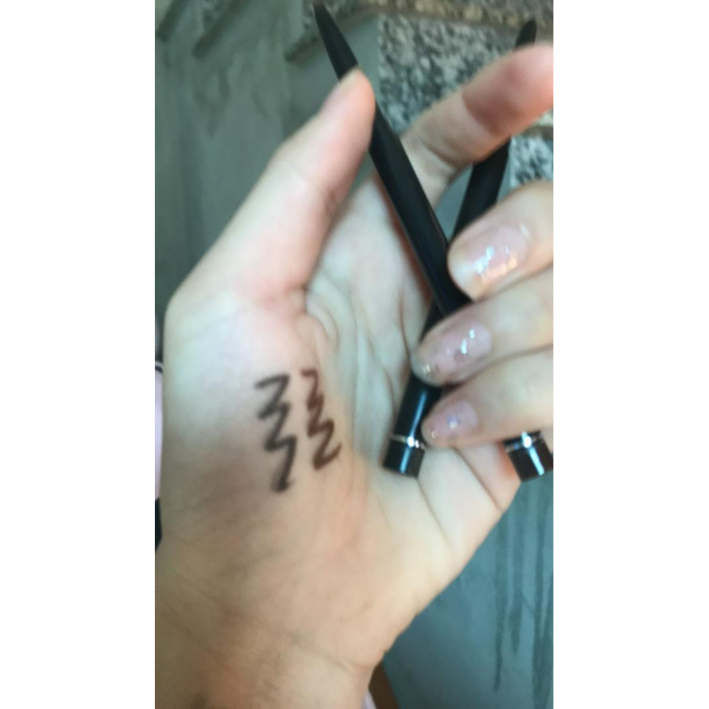 Chì kẻ mắt dạng xoay bền màu kháng nước