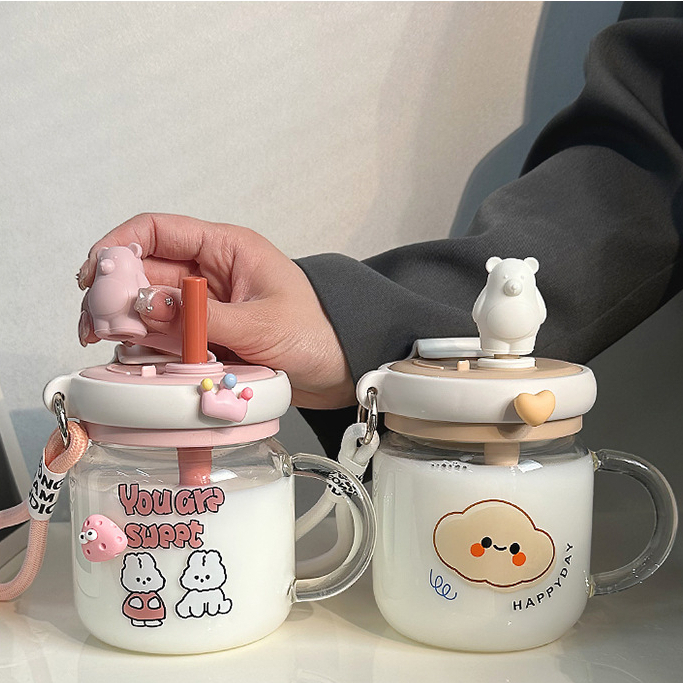 Bình Nước Thủy Tinh Dung Tích Lớn Có Tay Cầm Và Ống Hút Dễ Thương Cho Bé