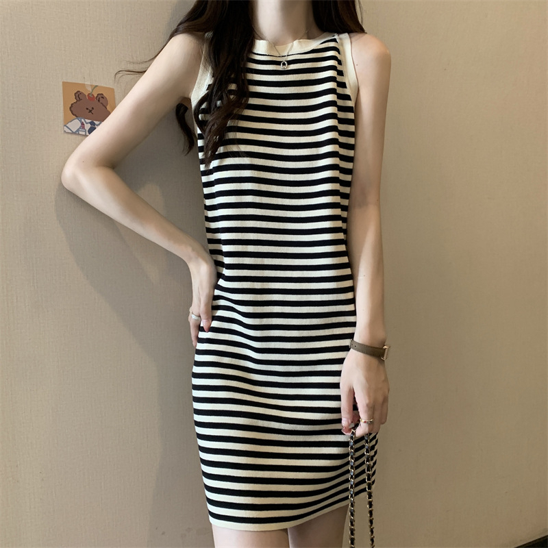 Đầm Không Tay Dáng Ôm Hoa Văn Kẻ Sọc Phong Cách Hàn Quốc Thời Trang Mùa Hè