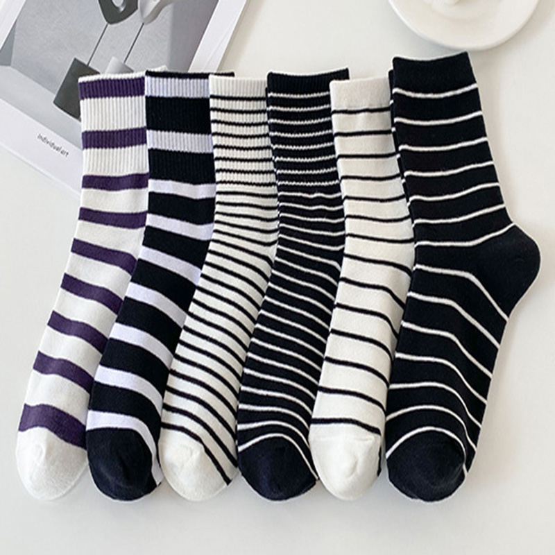 Đôi Vớ Cotton Thoáng Khí Họa Tiết Sọc Đơn Giản Thời Trang Cho Nữ