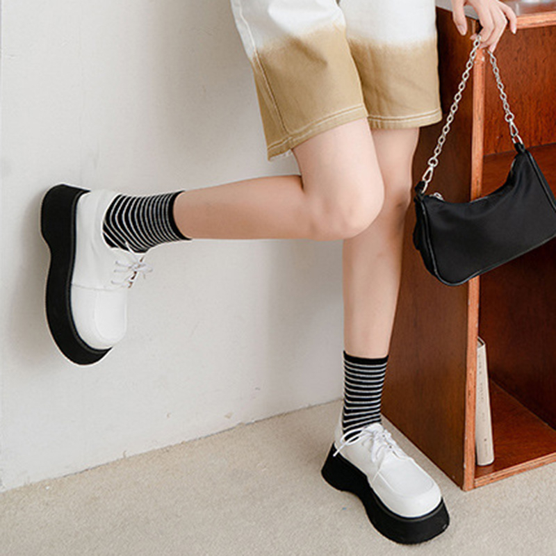 Đôi Vớ Cotton Thoáng Khí Họa Tiết Sọc Đơn Giản Thời Trang Cho Nữ
