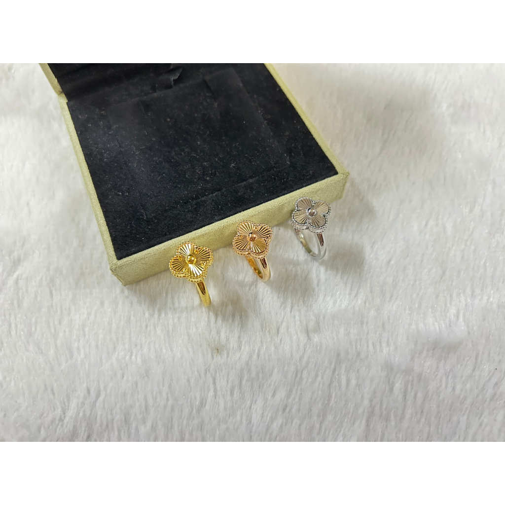 Nhẫn Hình Cỏ Bốn Lá Màu Laser Thời Trang Thanh Lịch Cho Nữ