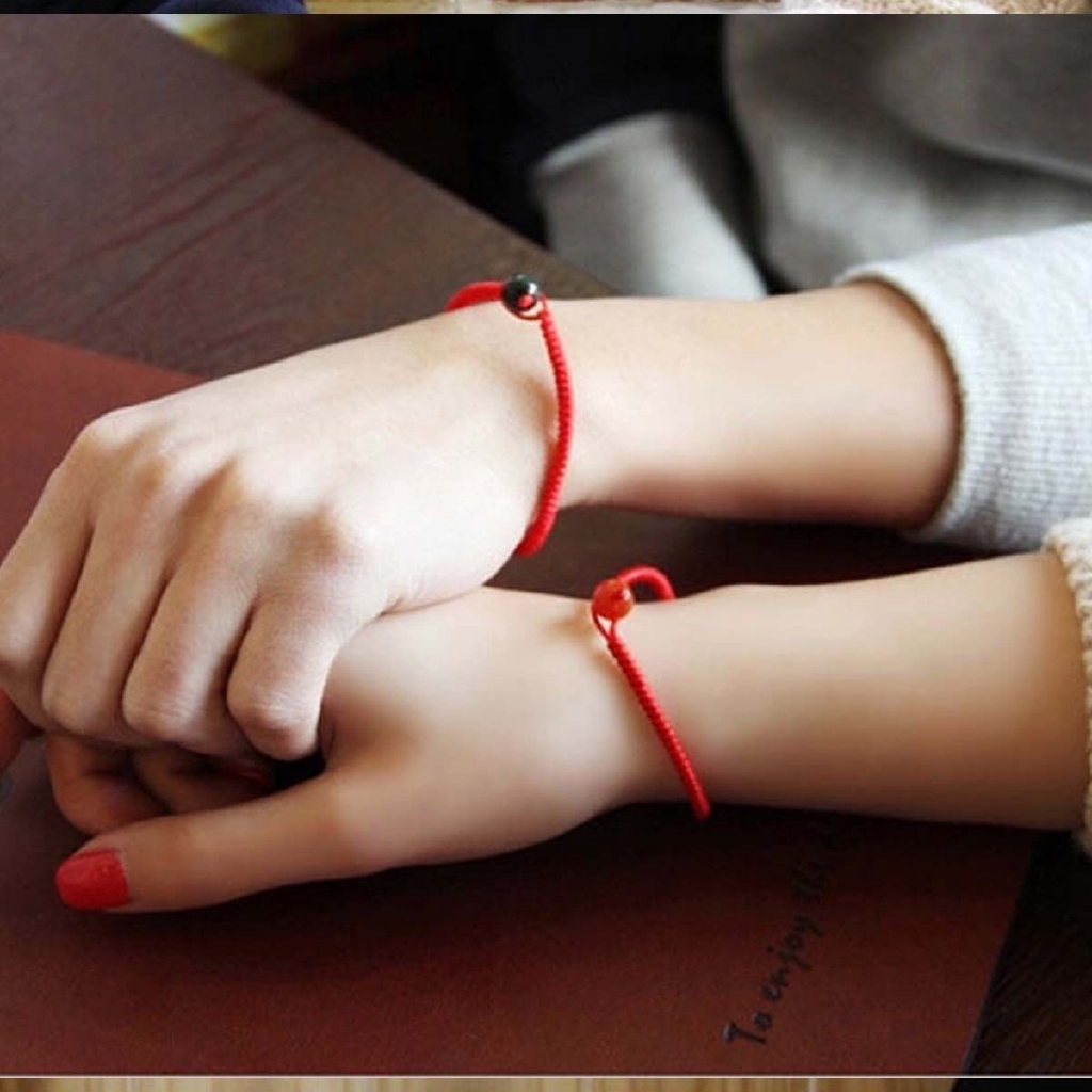 Vòng tay bện dây màu đỏ may mắn dành cho cặp đôi