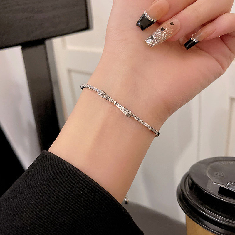 Vòng Tay Đính Nơ Zircon Sang Trọng Cho Nữ