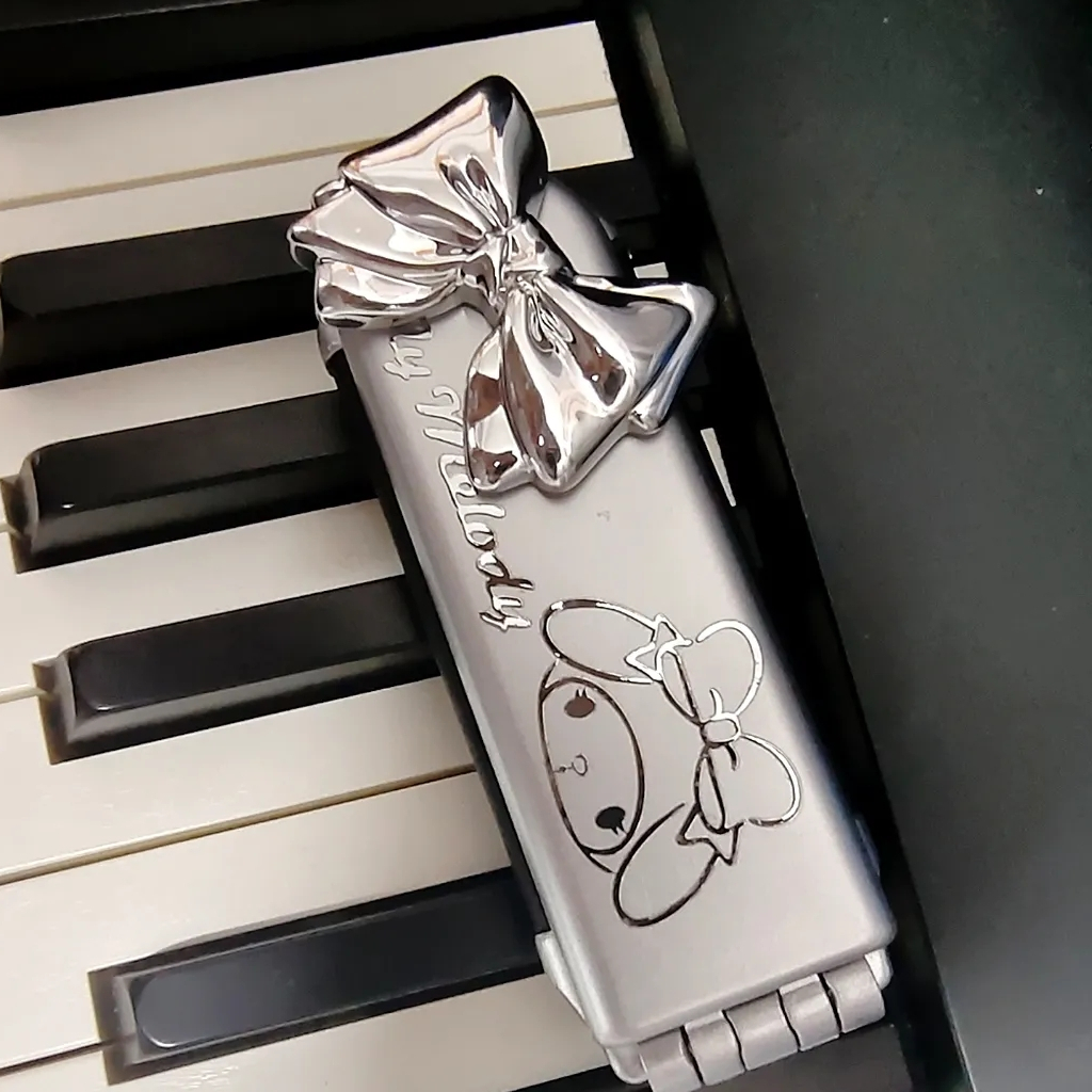 Gương Trang Điểm Tích Hợp Lược Gấp Gọn Di Động Hình Mèo kitty Sanrio