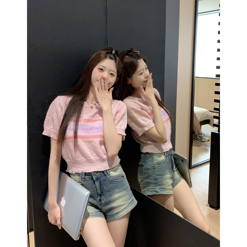 「 WELOVE1 」Áo Thun Croptop Dệt Kim Ngắn Tay Cổ Tròn Dáng Ôm Họa Tiết Kẻ Sọc Thời Trang Mùa Hè Mới Dành Cho Bạn Nữ